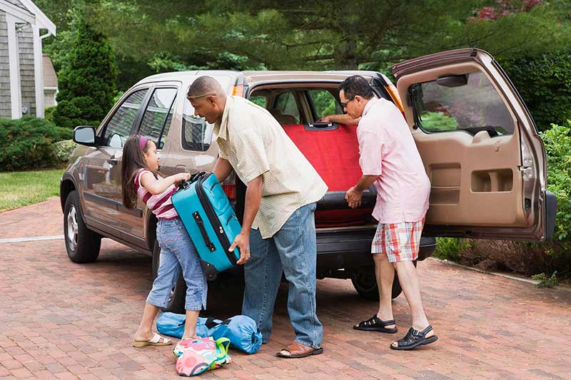 family packing car